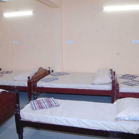 Hotel Lakshmi Illam Tirukkadaiyur Exterior foto