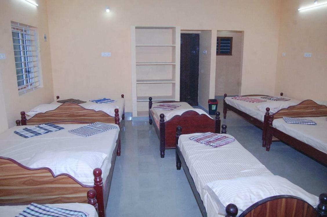 Hotel Lakshmi Illam Tirukkadaiyur Exterior foto